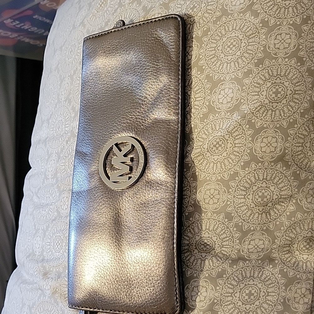 BRAND NEW-clutch/wallet